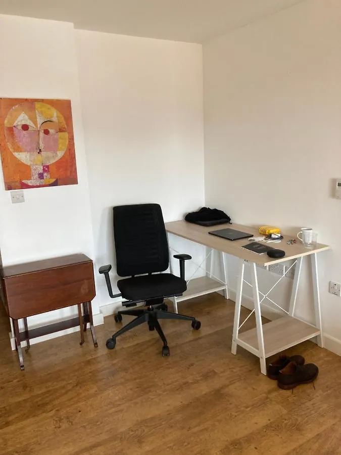 Beautiful London Apartment With Large Balcony 0*,